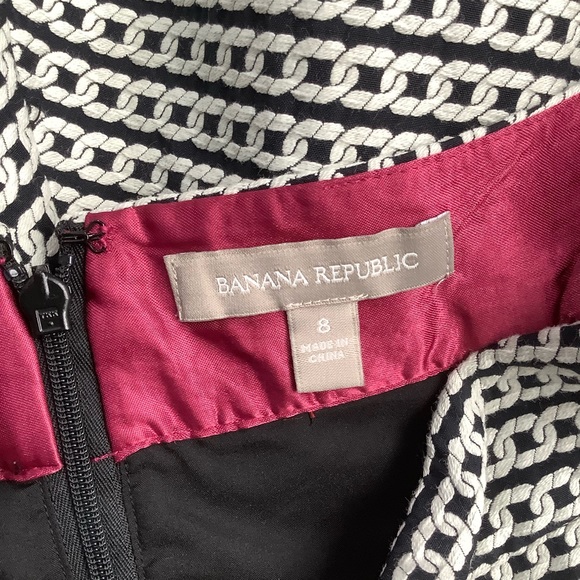 πBANANA REPUBLIC B&W Fit & Flare Skirt - Picture 6 of 6